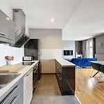 Dans Un Immeuble De Caractere , Vue Sur Le Temple Neuf Avec Parking Apartament