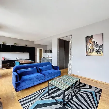 Dans Un Immeuble De Caractere , Vue Sur Le Temple Neuf Avec Parking Apartment