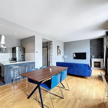 Dans Un Immeuble De Caractere , Vue Sur Le Temple Neuf Avec Parking