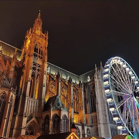 Dans Un Immeuble De Caractere , Vue Sur Le Temple Neuf Avec Parking *