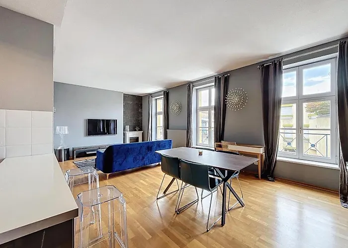 Apartment Dans Un Immeuble De Caractere , Vue Sur Le Temple Neuf Avec Parking Metz