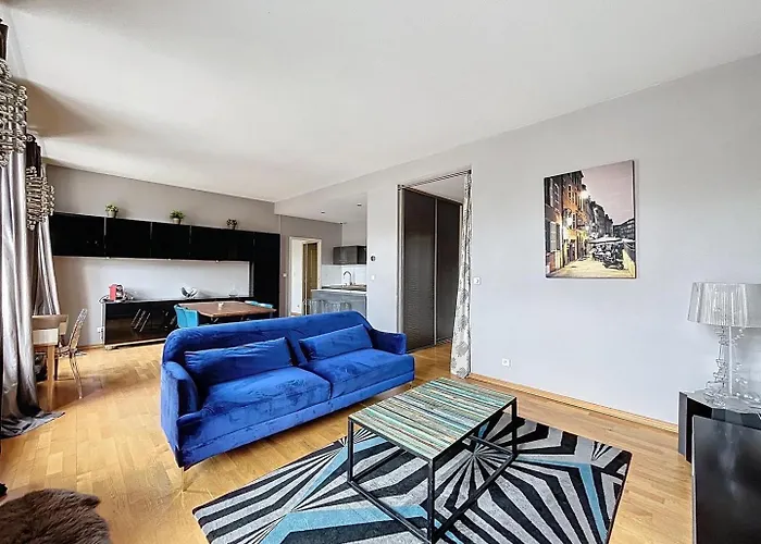 Dans Un Immeuble De Caractere , Vue Sur Le Temple Neuf Avec Parking Apartment