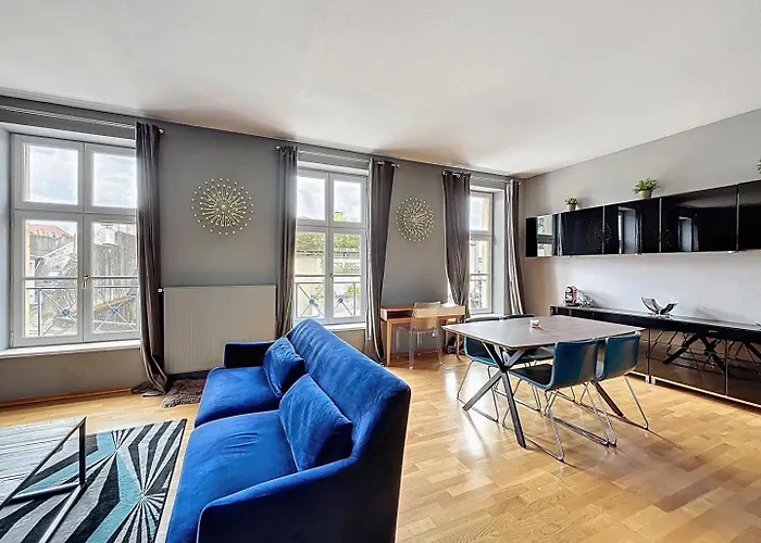 Dans Un Immeuble De Caractere , Vue Sur Le Temple Neuf Avec Parking *