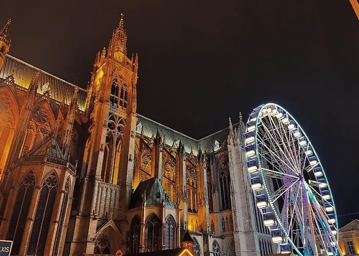 Dans Un Immeuble De Caractere , Vue Sur Le Temple Neuf Avec Parking *
